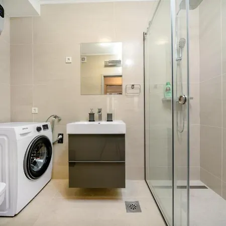 Luxury On The Main דירה *